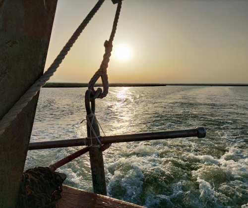 barco en la mar